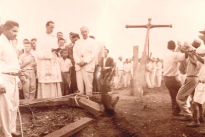 Benção e Elevação do Cruzeiro, atualmente encontra-se no pátio da Igreja Matriz - 1958